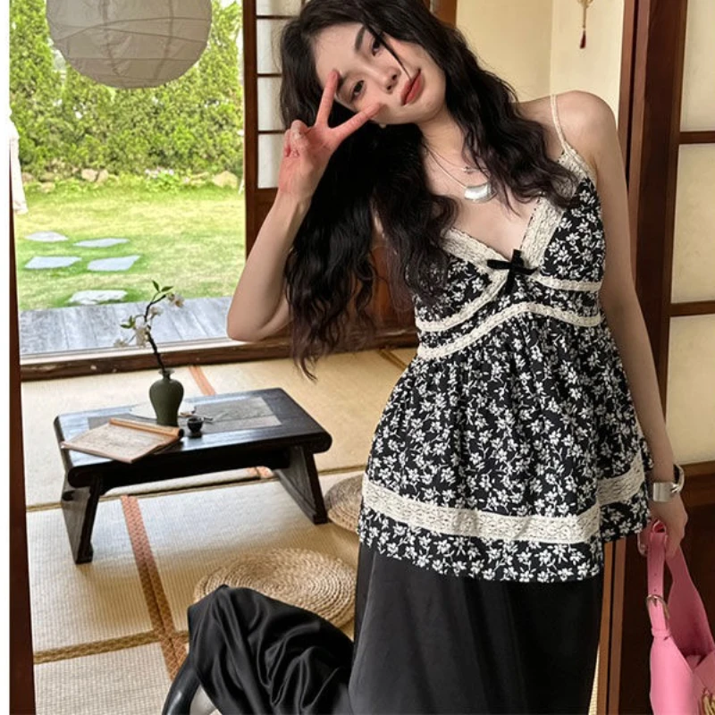 French Fashion High End Spliced Flower Print Tank Tops Y2k Aesthetic Summer Korean Tee Vintage Patchwork Lace Design Camisole
French Fashion High End Spliced Flower Print Tank Tops Y2k Aesthetic Summer Korean Tee Vintage Patchwork Lace Design Camisole