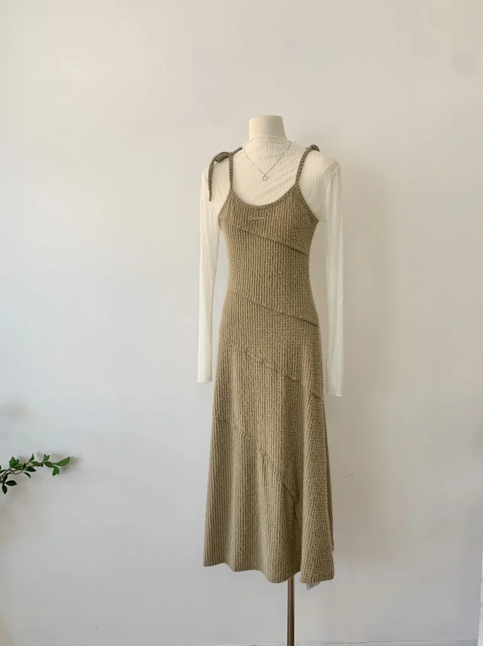 T-shirt Slip Dress Set 2023 Autumn New White Gauze Long Sleeve Top With Twill Long Slip Dress Lady
T-shirt Slip Dress Set 2023 Autumn New White Gauze Long Sleeve Top With Twill Long Slip Dress Lady