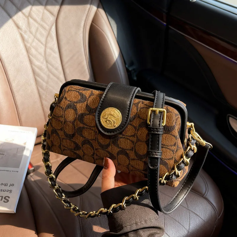 Роскошная сумка-ракушка под мышками 2024, женская винтажная сумка через плечо, через плечо «день-ночь», повседневная сумка-слинг, минималистичная кожаная сумка
Роскошная сумка-ракушка под мышками 2024, женская винтажная сумка через плечо, через плечо «день-ночь», повседневная сумка-слинг, минималистичная кожаная сумка