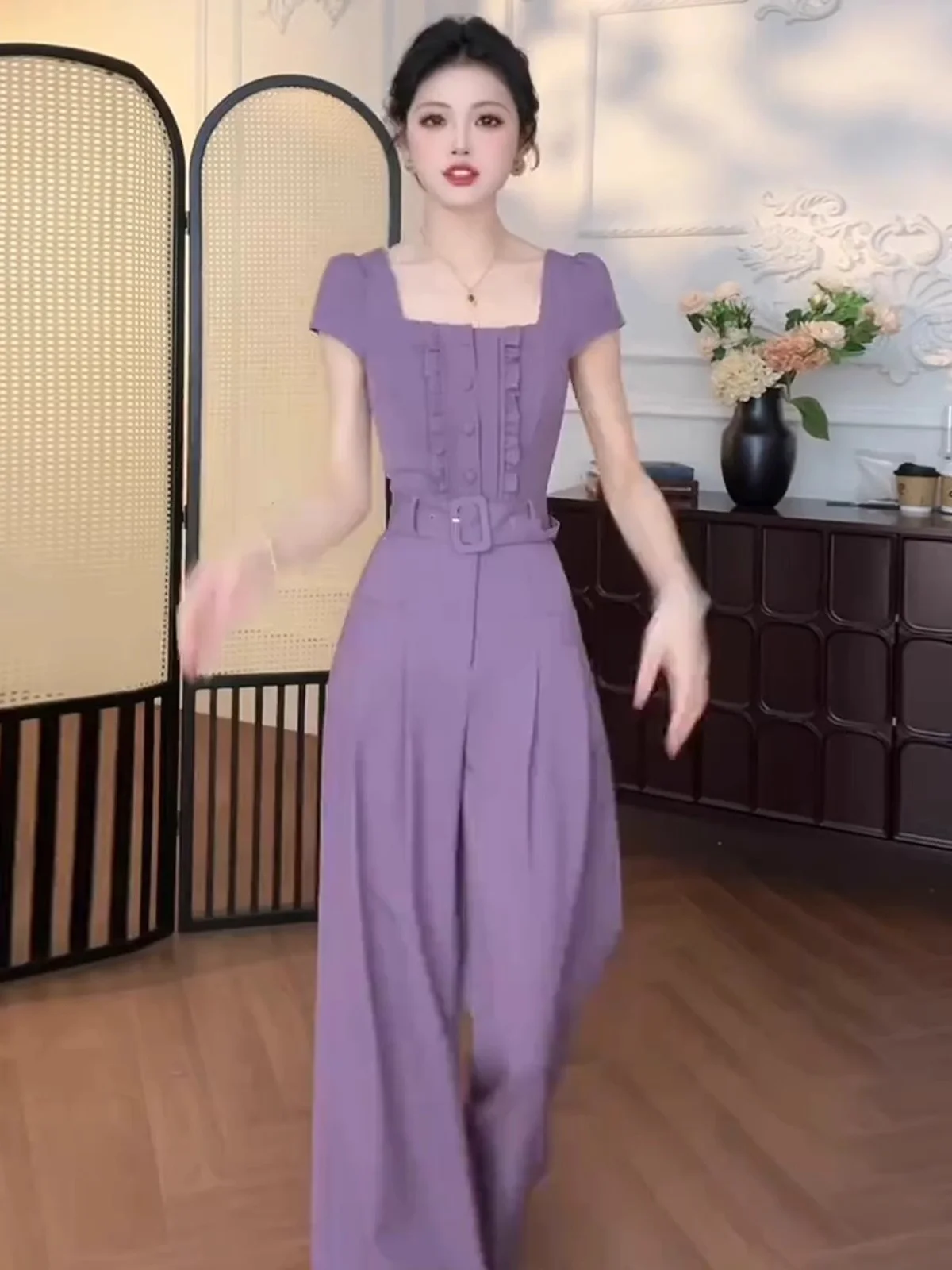 Корейский универсальный комбинезон с широкими штанинами для женщин, модный, для повседневной носки, с высокой талией, длинные брюки, летняя новинка, элегантный женский стиль
Корейский универсальный комбинезон с широкими штанинами для женщин, модный, для повседневной носки, с высокой талией, длинные брюки, летняя новинка, элегантный женский стиль