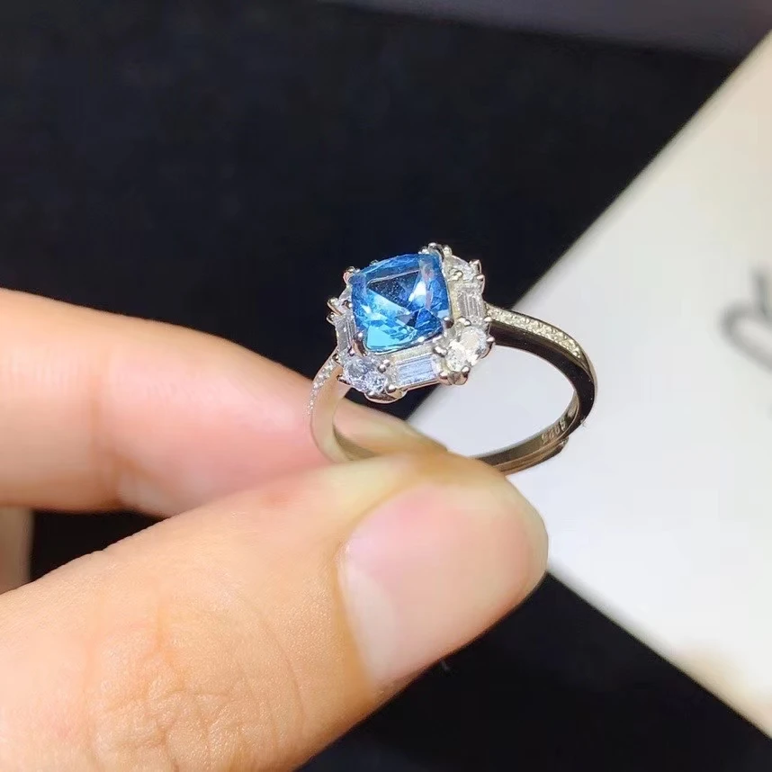 Fashion Silver Topaz Ring for Engagement 6mm Natural Light Blue Topaz Silver Ring 925 Silver Topaz Jewelry Gift for Girl
Fashion Silver Topaz Ring for Engagement 6mm Natural Light Blue Topaz Silver Ring 925 Silver Topaz Jewelry Gift for Girl