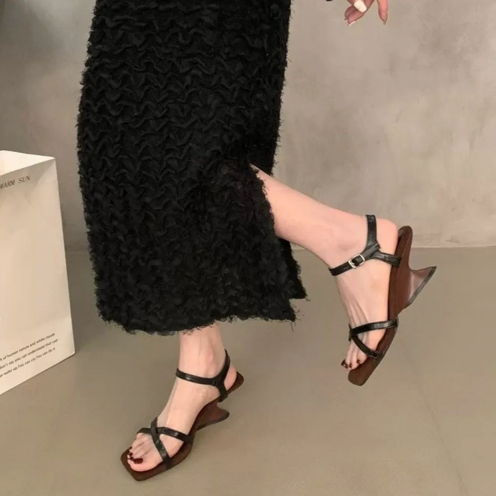 Fashion Wedge Sandals for Women Summer Casual Non-slip Cross Platform Shoes Ladies Elegant Buckle High Heel Pumps Woman Sandals
Fashion Wedge Sandals for Women Summer Casual Non-slip Cross Platform Shoes Ladies Elegant Buckle High Heel Pumps Woman Sandals