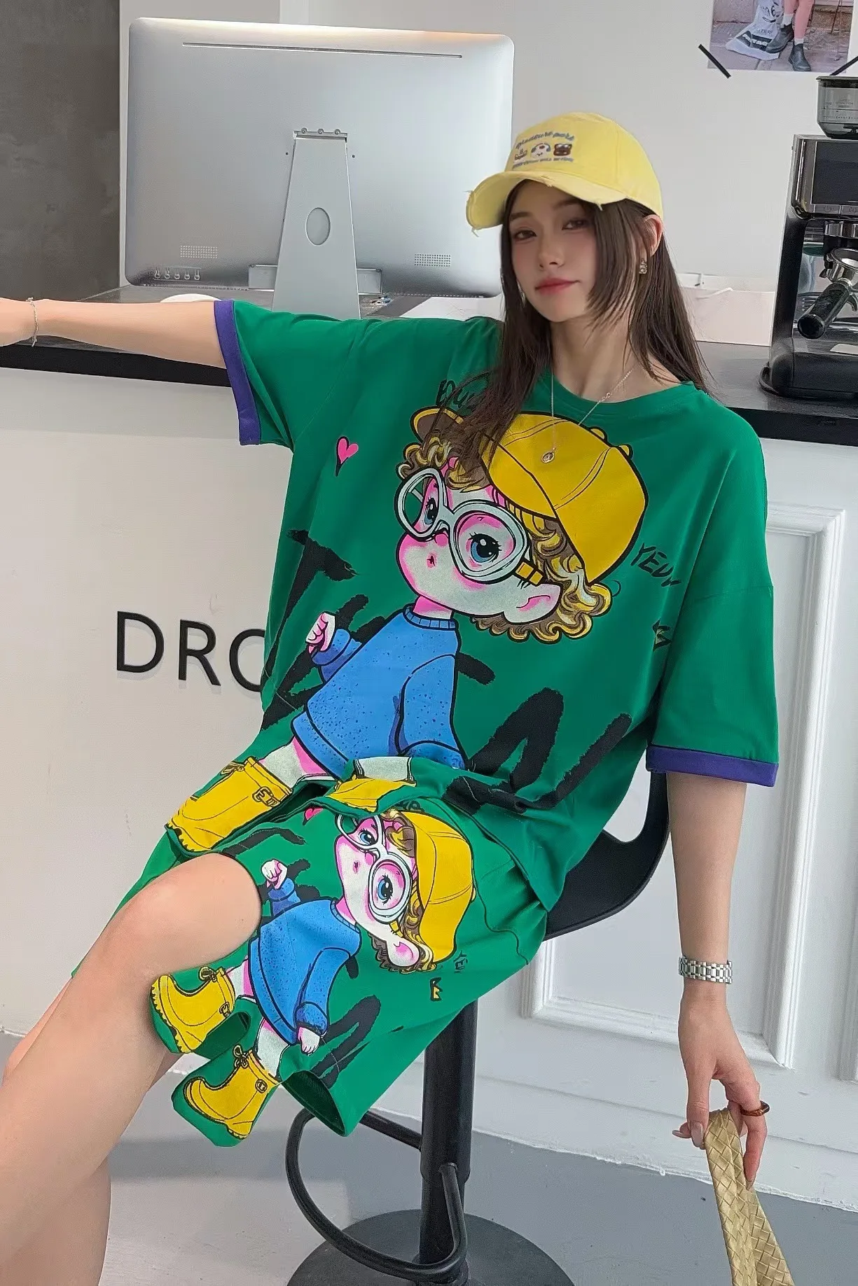 Funny Cartoon Print Patchwork Oversized Short Pant Sets Woman Outfits 2026 Summer Casual Half Sleeve T Shirt 2 Piece Sets Street
Funny Cartoon Print Patchwork Oversized Short Pant Sets Woman Outfits 2026 Summer Casual Half Sleeve T Shirt 2 Piece Sets Street