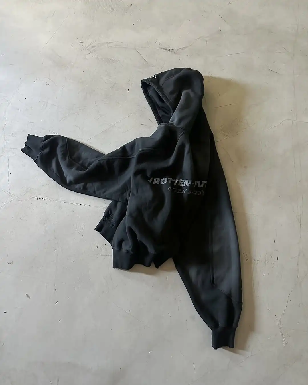 Rotten Vintage Fashion Zip Up Hoodies Men Women New Street Harajuku Hip Hop Embroidery Long Sleeve Coats Loose Hooded Sweatshirt
Rotten Vintage Fashion Zip Up Hoodies Men Women New Street Harajuku Hip Hop Embroidery Long Sleeve Coats Loose Hooded Sweatshirt