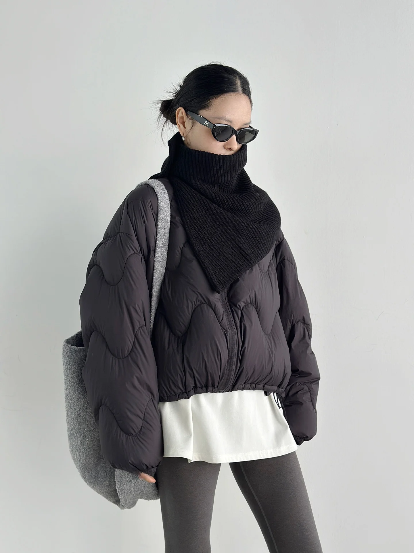 Timingzhou Winter Short Puffer Jacket with Detachable Wool Scarf Stand Collar Casual Loose Fit Ladies Warm Fashionable Coat
Timingzhou Winter Short Puffer Jacket with Detachable Wool Scarf Stand Collar Casual Loose Fit Ladies Warm Fashionable Coat