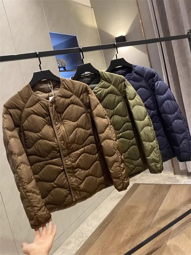 Мужской ультралегкий пуховый жилет в стиле ретро в японском стиле для улицы, ветрозащитный водостойкий жилет на подкладке без воротника
Мужской ультралегкий пуховый жилет в стиле ретро в японском стиле для улицы, ветрозащитный водостойкий жилет на подкладке без воротника