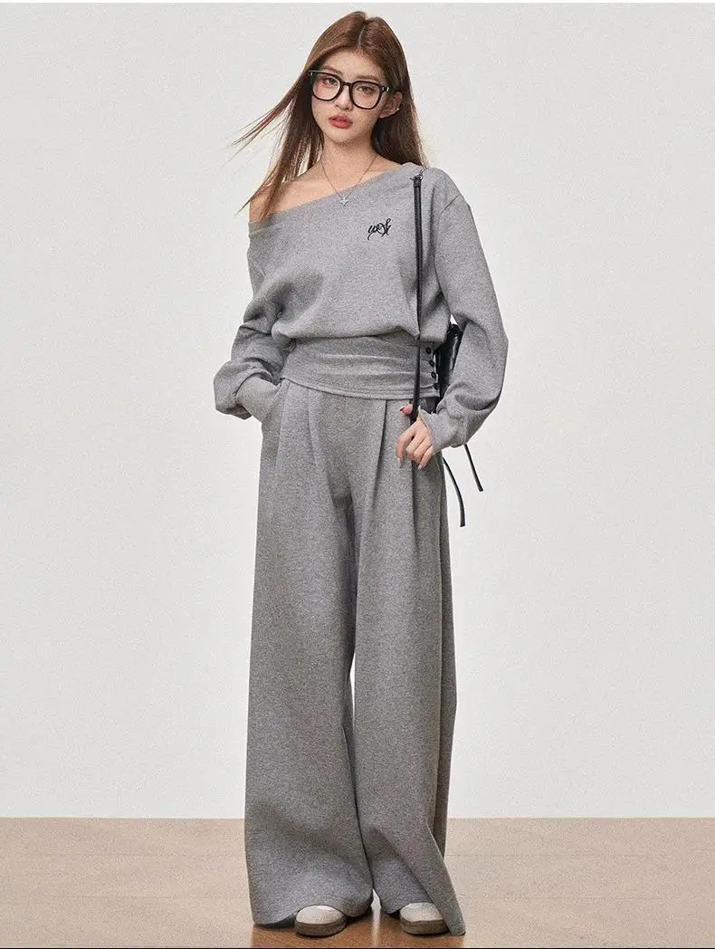 Women's Sports Suit, Button Slash-Neck Sweatshirt, Long Wide Pants, Vintage 2025
Women's Sports Suit, Button Slash-Neck Sweatshirt, Long Wide Pants, Vintage 2025
