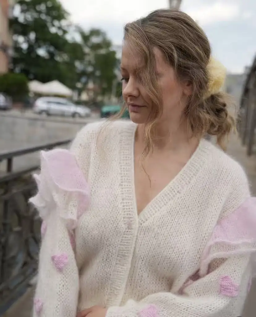 New hand woven loose lazy cardigan with buttons, mohair sweater jacket, women's knitted sweater jacket, ruffled heart
New hand woven loose lazy cardigan with buttons, mohair sweater jacket, women's knitted sweater jacket, ruffled heart