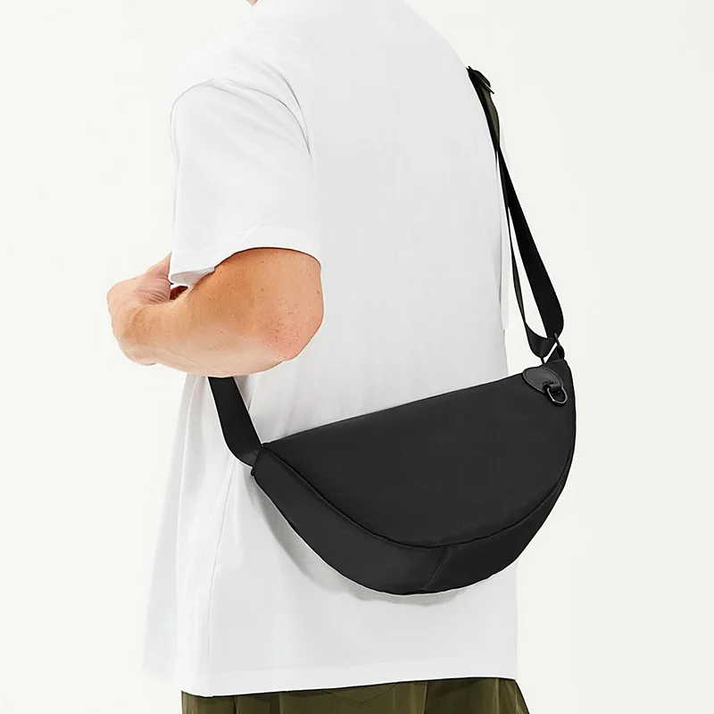 2023 New Man Shoulder Bag Heteromorphic Moon Oxford Water Resistant Bags Crossbody Bags Minimalism Light Classic Designer
2023 New Man Shoulder Bag Heteromorphic Moon Oxford Water Resistant Bags Crossbody Bags Minimalism Light Classic Designer