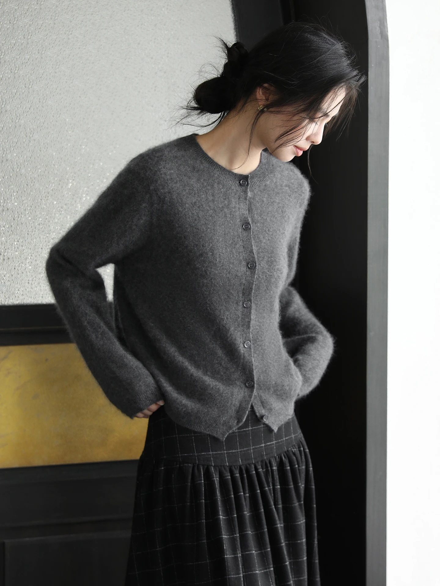 Новый шерстяной свободный крой Sle с глубокими глазами, круглый вязаный открытый кардиган, мягкий удобный женский свитер, повседневный Ele
Новый шерстяной свободный крой Sle с глубокими глазами, круглый вязаный открытый кардиган, мягкий удобный женский свитер, повседневный Ele