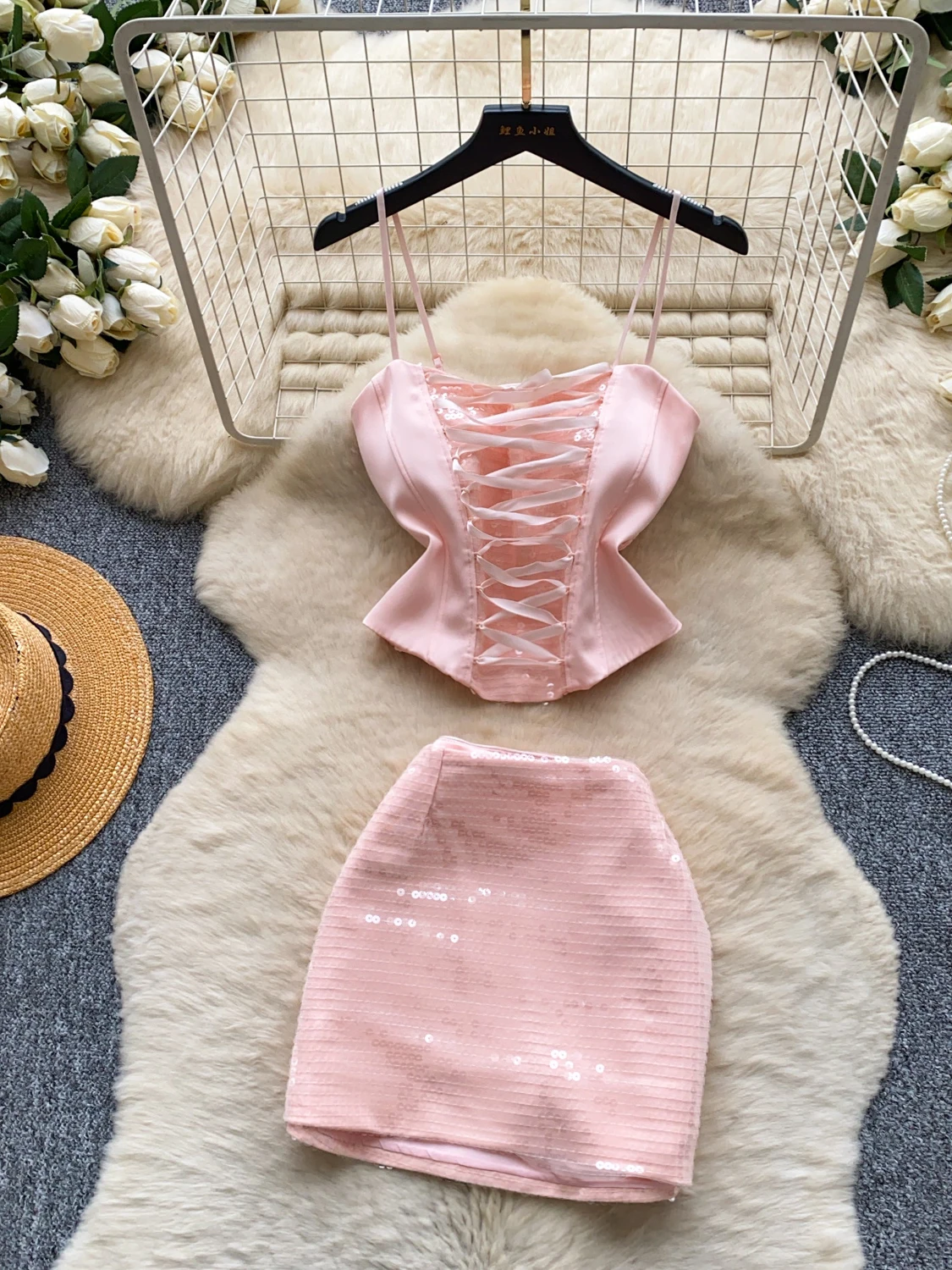 Pink Sequin Cross Tie Women's Summer Slim Fit Tank Top And Skirt Set Commute Style Two-Piece Ensemble High Waist Skirt
Pink Sequin Cross Tie Women's Summer Slim Fit Tank Top And Skirt Set Commute Style Two-Piece Ensemble High Waist Skirt