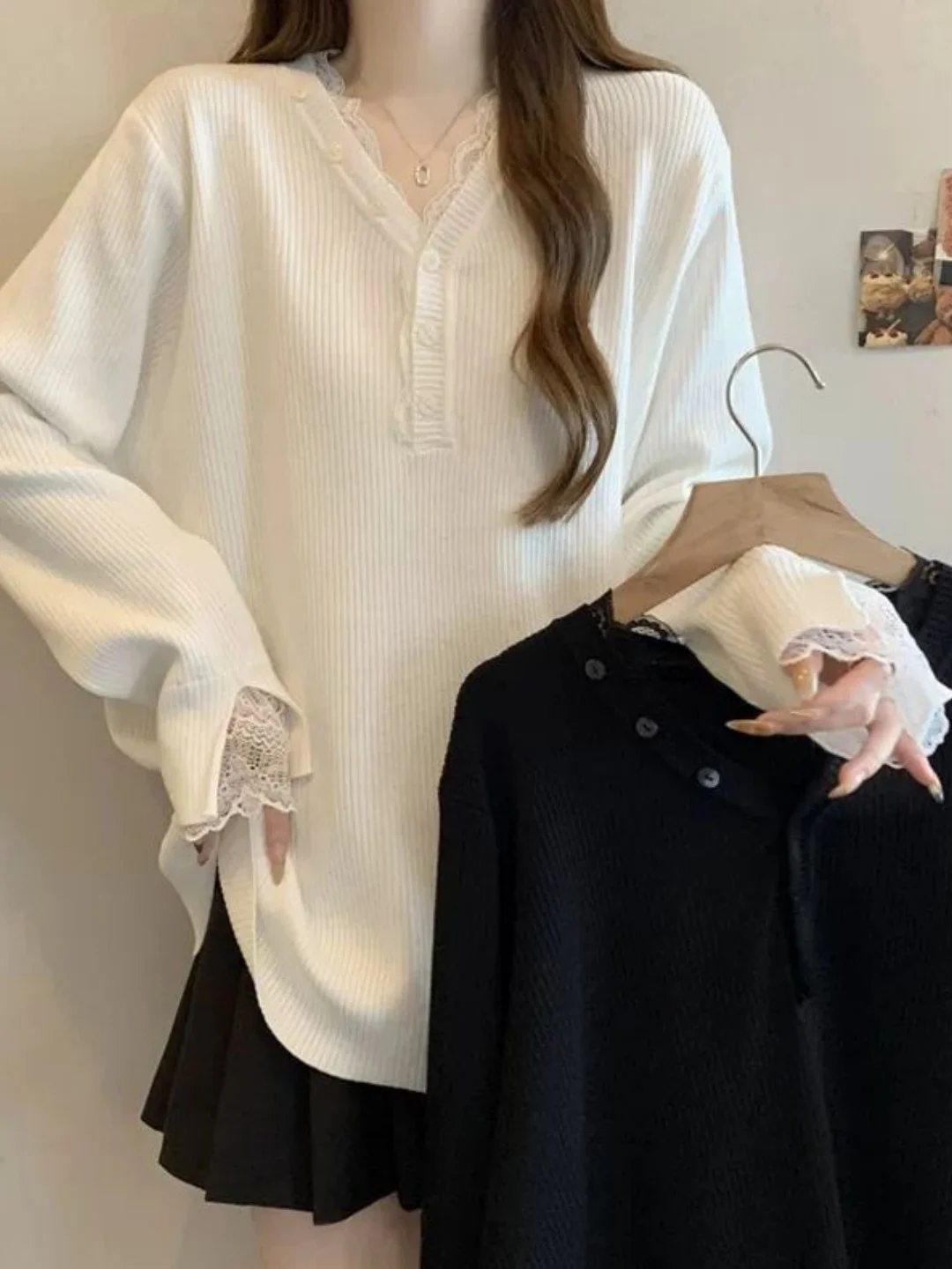 Женская блузка больших размеров с длинным рукавом, V-образным вырезом и кружевной отделкой, корректирующая фигуру, антивозрастная, в корейском стиле, для повседневной носки
Женская блузка больших размеров с длинным рукавом, V-образным вырезом и кружевной отделкой, корректирующая фигуру, антивозрастная, в корейском стиле, для повседневной носки