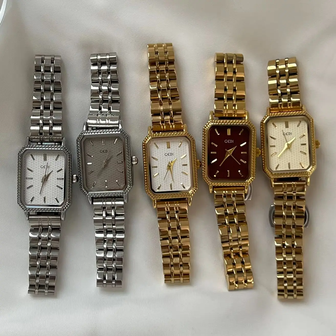 Ladies' Quartz Watches Simple Fashion Rectangular Dial Stainless Steel Strap Waterproof Women's Watch Bracelet
Ladies' Quartz Watches Simple Fashion Rectangular Dial Stainless Steel Strap Waterproof Women's Watch Bracelet
