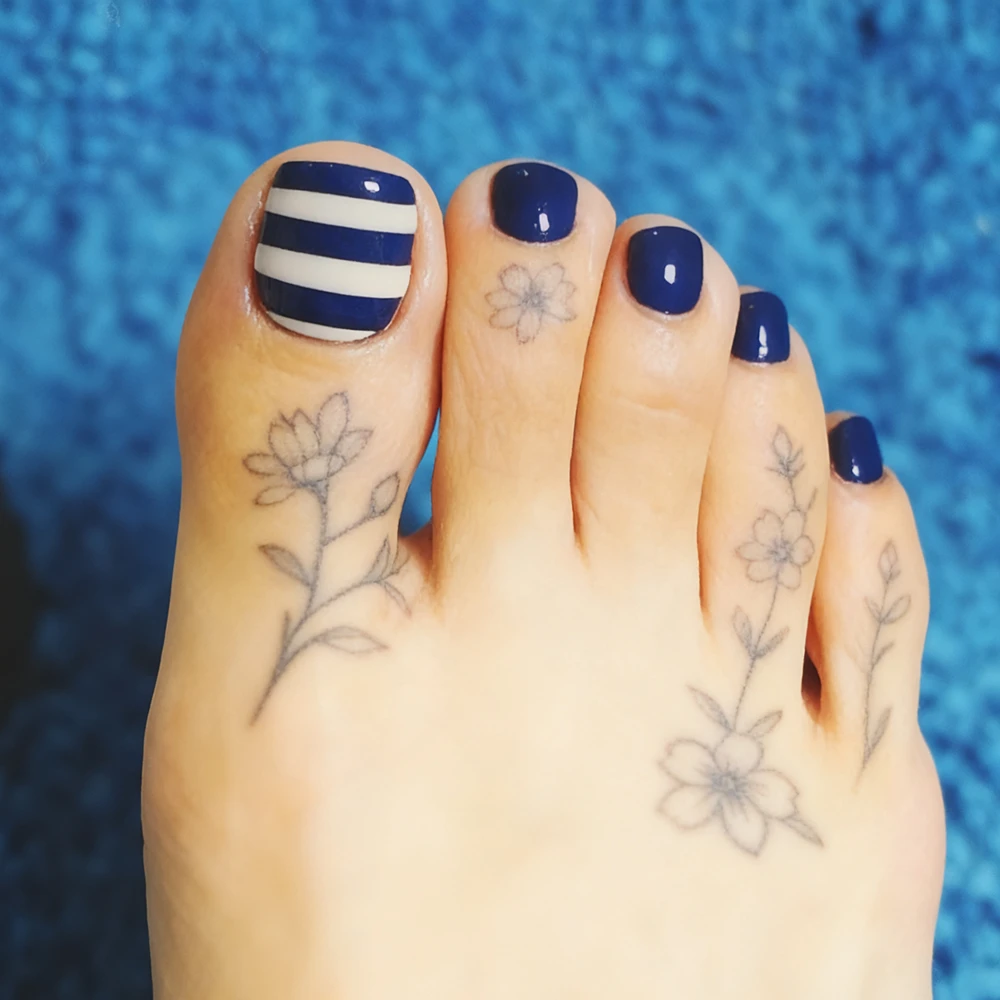 Navy Blue Press on Toenails For Woman Stripe Patterns Acrylic Fake Toe Nails With Glue Easy DIY Manicure Accessories
Navy Blue Press on Toenails For Woman Stripe Patterns Acrylic Fake Toe Nails With Glue Easy DIY Manicure Accessories