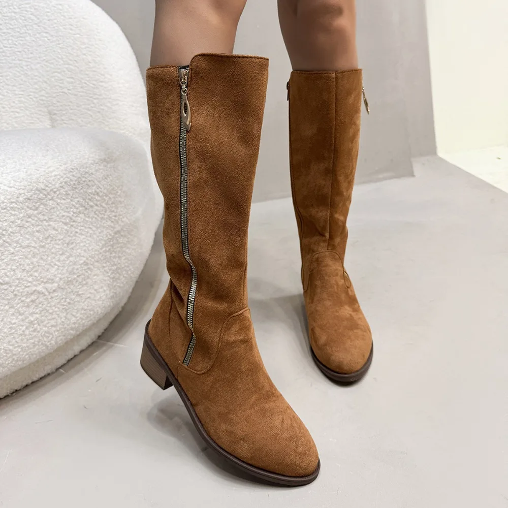 Зимние новые стильные женские замшевые сапоги до колена на низком каблуке 2025 года — модные ботинки с острым носком и боковой молнией
Зимние новые стильные женские замшевые сапоги до колена на низком каблуке 2025 года — модные ботинки с острым носком и боковой молнией