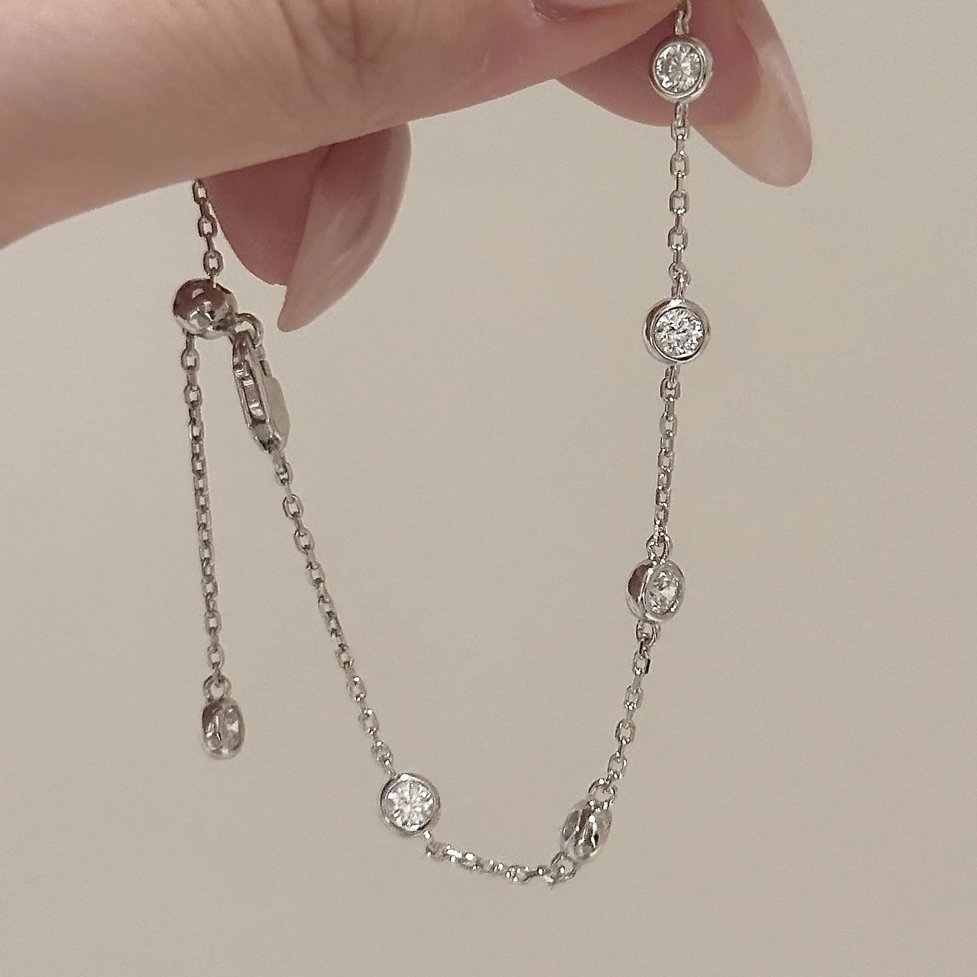 EUREKA Новый трендовый дизайн, скользящая регулируемая тонкая цепочка с цирконием, ободок, подвеска в винтажном стиле, браслет из стерлингового серебра S925
EUREKA Новый трендовый дизайн, скользящая регулируемая тонкая цепочка с цирконием, ободок, подвеска в винтажном стиле, браслет из стерлингового серебра S925