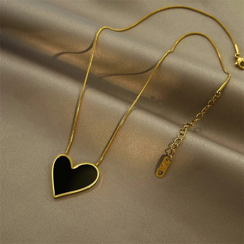 European and American Sexy Black Peach Heart Pendant Stainless steel Necklace Girl's Sexy Necklace Accessories For Woman
European and American Sexy Black Peach Heart Pendant Stainless steel Necklace Girl's Sexy Necklace Accessories For Woman