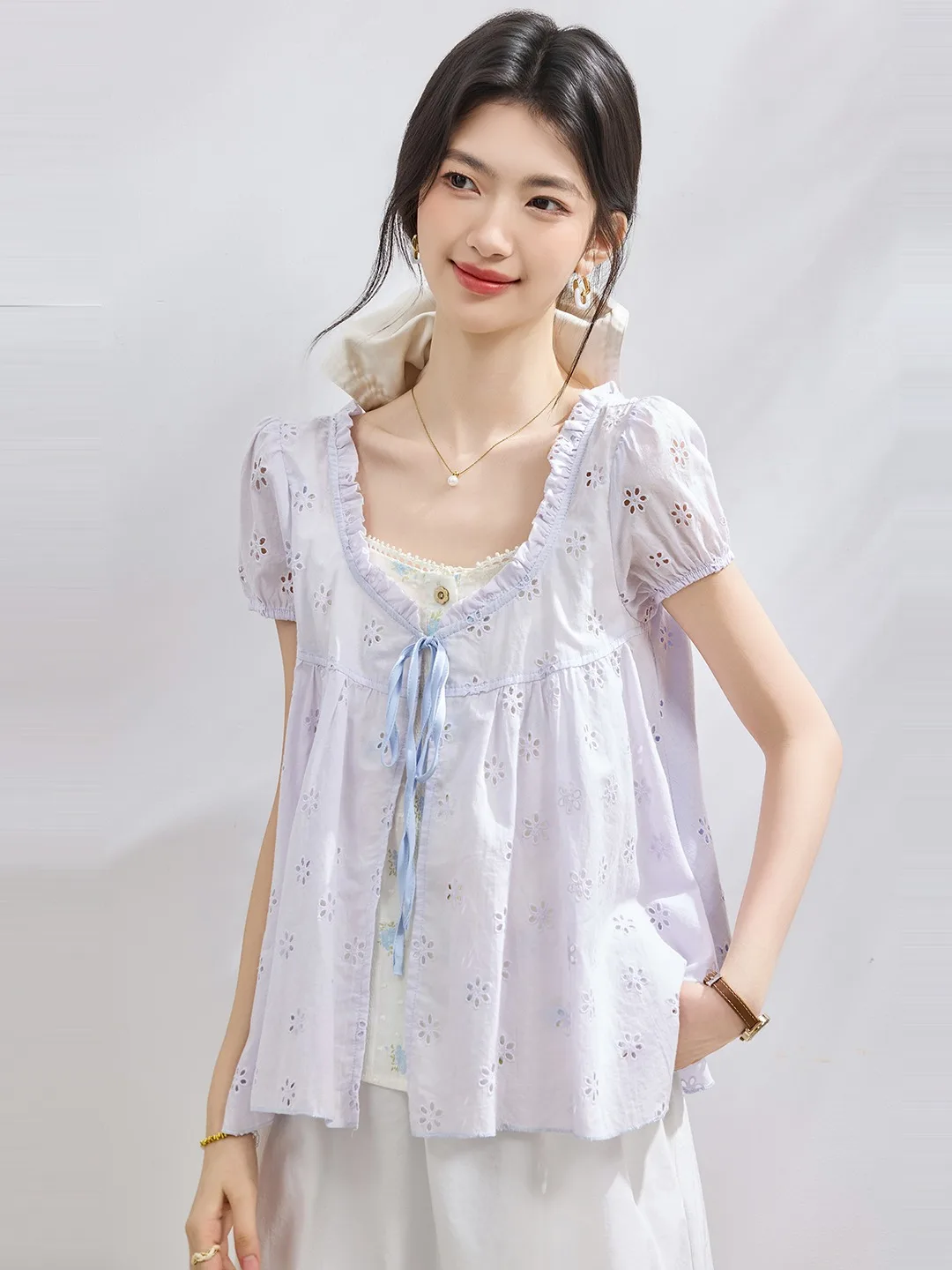 Violet Embroidered Flower Short Sleeve Shirt Women's Summer New Style Sweet Doll Top Loose Fit Bubble Sleeve Sweet Youthful
Violet Embroidered Flower Short Sleeve Shirt Women's Summer New Style Sweet Doll Top Loose Fit Bubble Sleeve Sweet Youthful