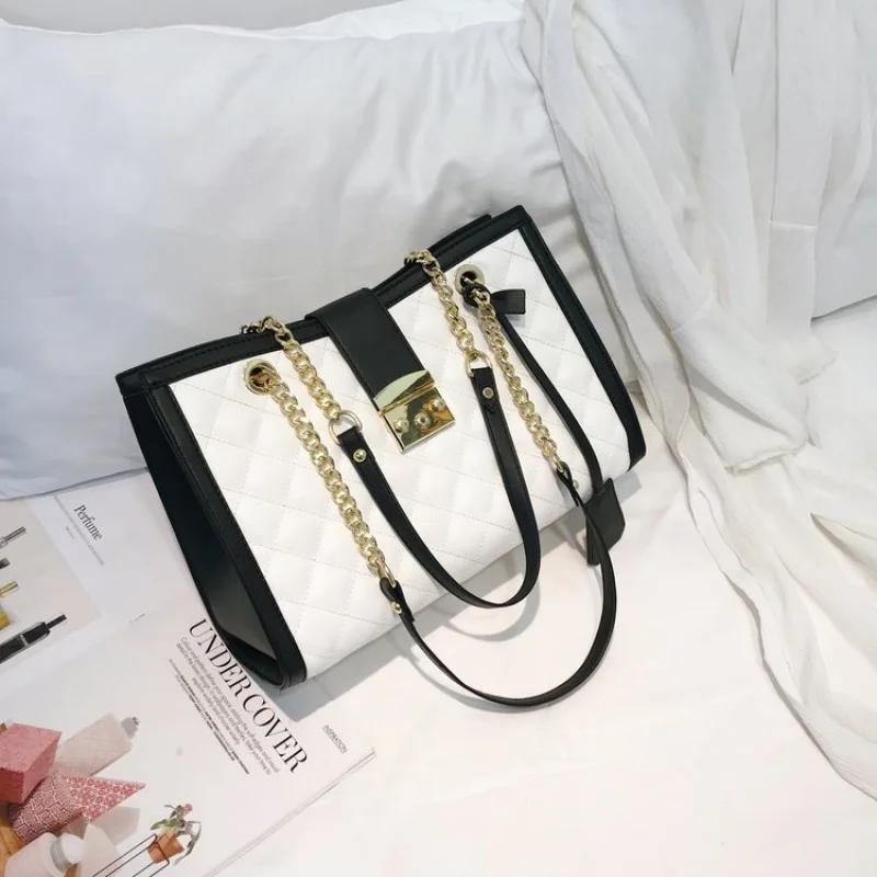 Ladies Handbag Made Of Sable-Print Leather Featuring Estonia Trendy Vintage Lightweight Soft Daily Style
Ladies Handbag Made Of Sable-Print Leather Featuring Estonia Trendy Vintage Lightweight Soft Daily Style