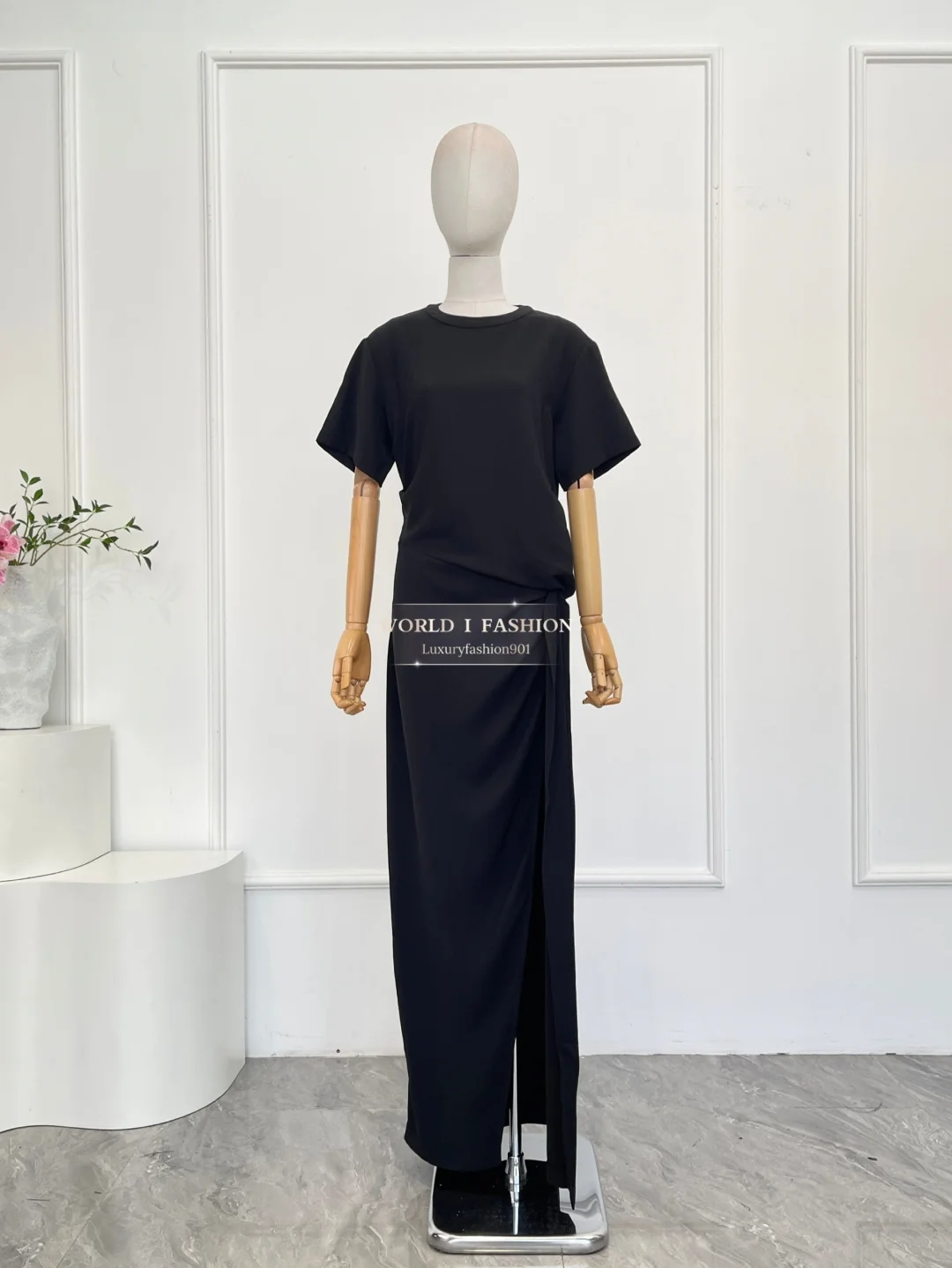 Black/White High-End Temperament Slit Short Sleeve Maxi Dress 2025 New High Quality
Black/White High-End Temperament Slit Short Sleeve Maxi Dress 2025 New High Quality
