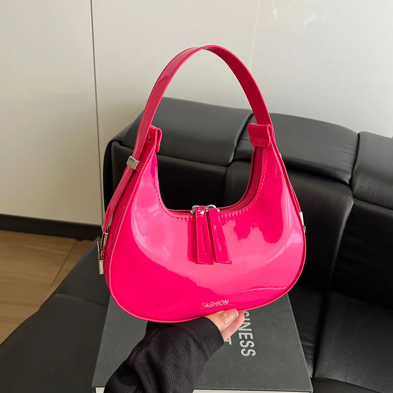 Brand Half Moon Handbag Luxury Shiny Patent Leather Shoulder Bag For Women Designer Handbag Purse 2025 Fashion Armpit Bag Hobos
Brand Half Moon Handbag Luxury Shiny Patent Leather Shoulder Bag For Women Designer Handbag Purse 2025 Fashion Armpit Bag Hobos