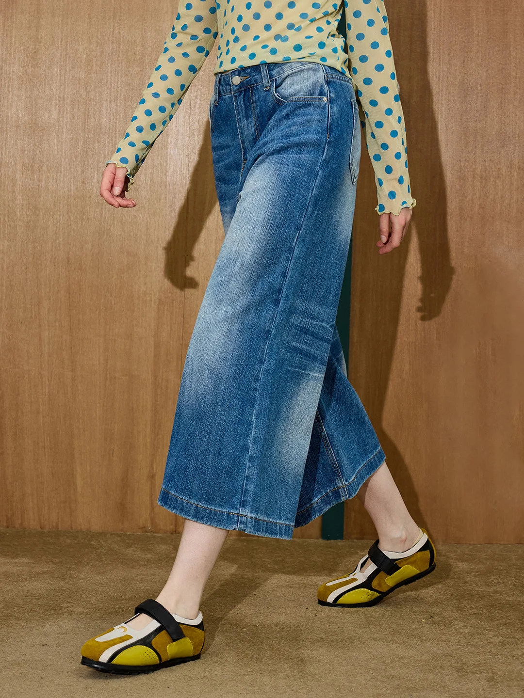 Coolhut High Waist Wide Leg Crop Jeans Women's New Summer Denim Pants Texture Straight Leg Eighteen Inches Washed Cotton Blend
Coolhut High Waist Wide Leg Crop Jeans Women's New Summer Denim Pants Texture Straight Leg Eighteen Inches Washed Cotton Blend