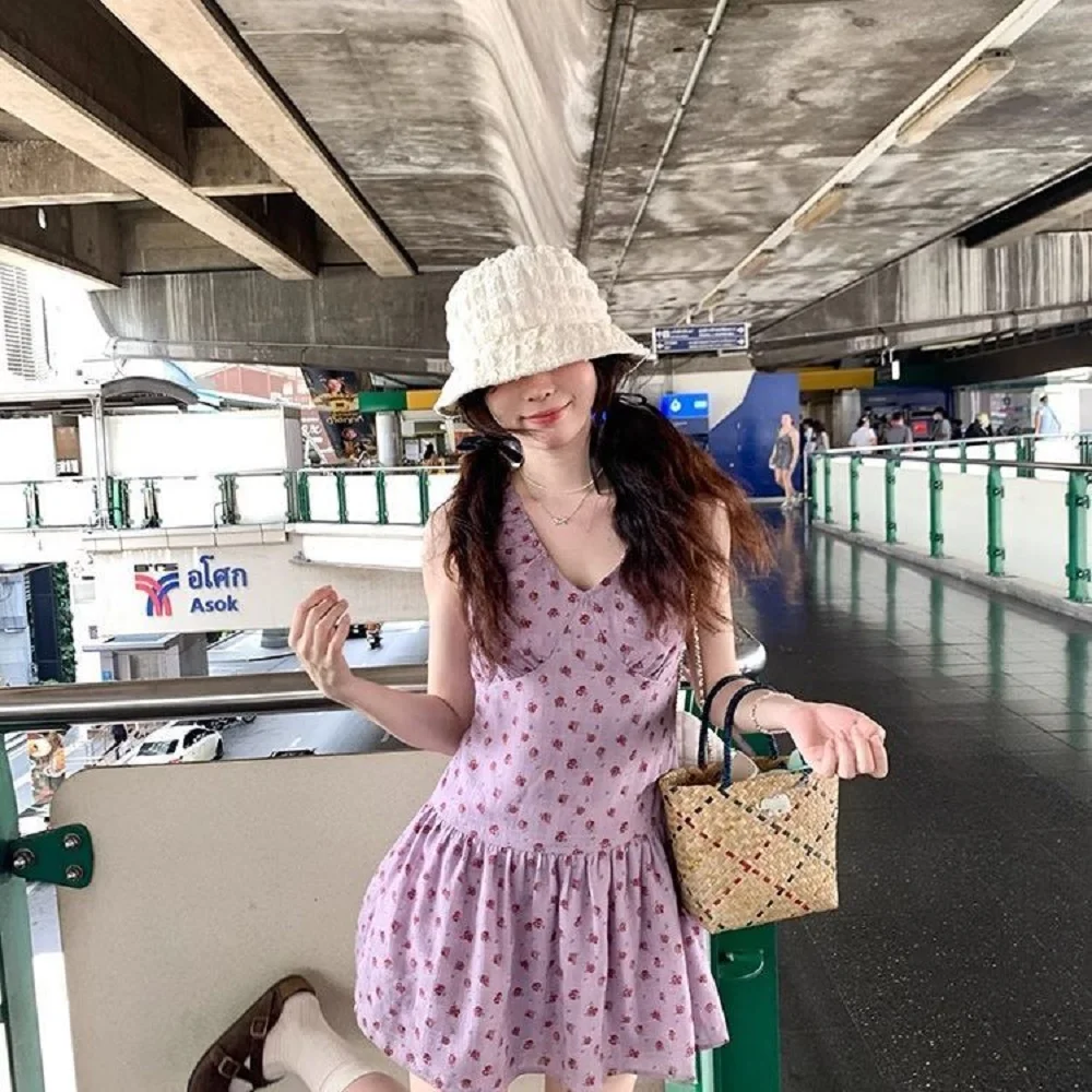 Korean Sweet Style V-Neck Floral Dress Women Summer New Niche Design Purple Temperament Short Skirt
Korean Sweet Style V-Neck Floral Dress Women Summer New Niche Design Purple Temperament Short Skirt