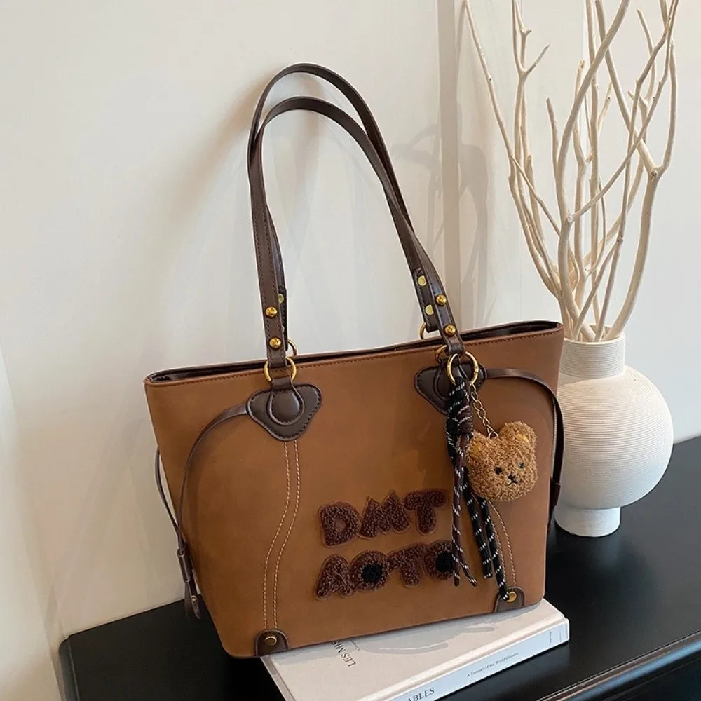 Модная ретро-сумка-тоут с надписью, замшевая, вместительная, на плечо, портативная, высококачественная, универсальная сумка-клатч
Модная ретро-сумка-тоут с надписью, замшевая, вместительная, на плечо, портативная, высококачественная, универсальная сумка-клатч