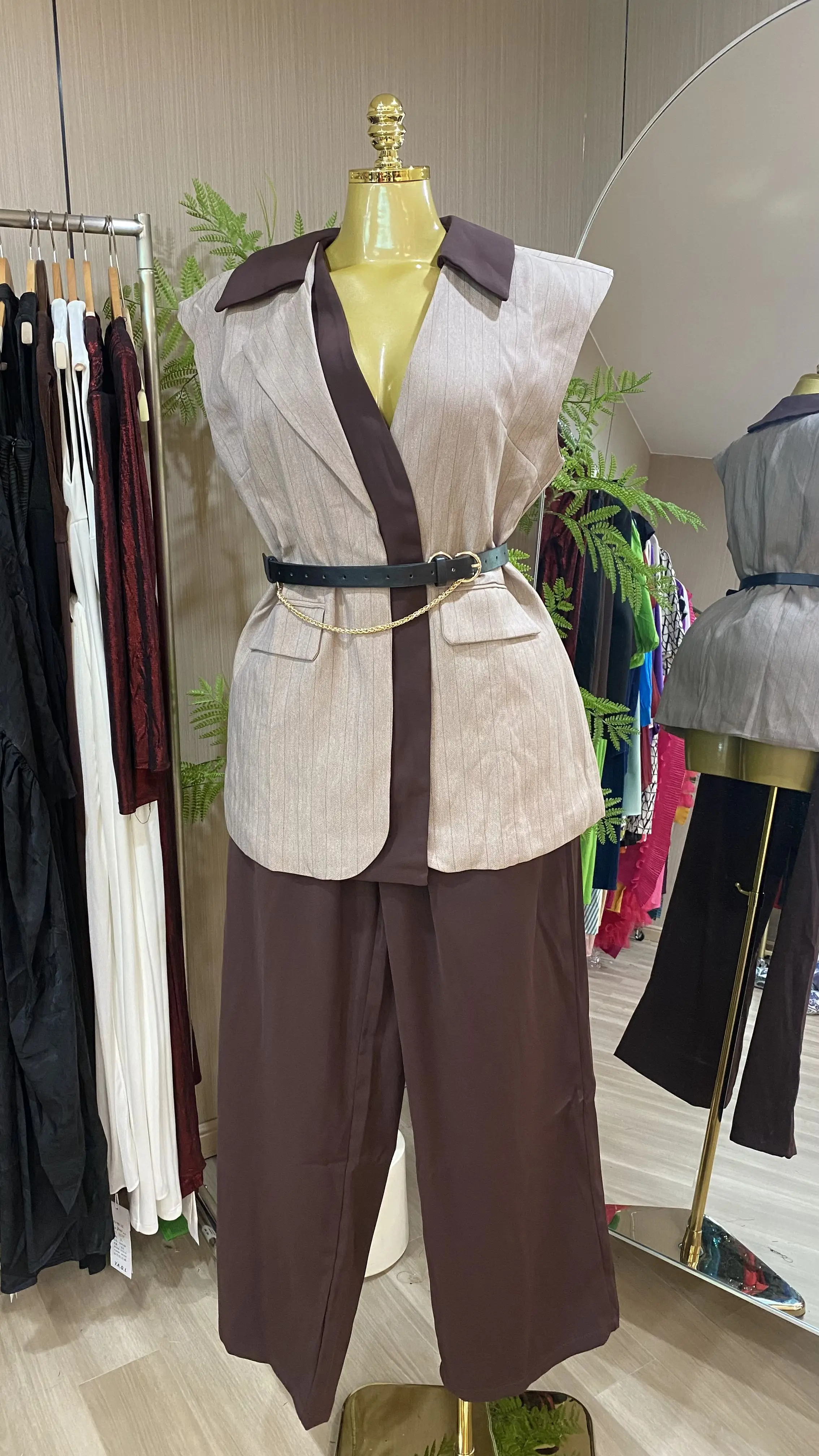 High-quality custom V-neck belted sleeveless linen wide-shoulder belted coat two-piece suit for women.-GZXX794
High-quality custom V-neck belted sleeveless linen wide-shoulder belted coat two-piece suit for women.-GZXX794