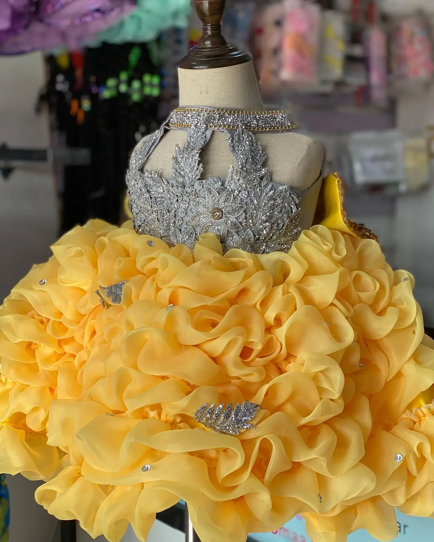Cute Fuchsia Ruffles Flower Girl Dress For Wedding Customized Party Beading High Neck Short First Communion Dress Birthday Gowns
Cute Fuchsia Ruffles Flower Girl Dress For Wedding Customized Party Beading High Neck Short First Communion Dress Birthday Gowns