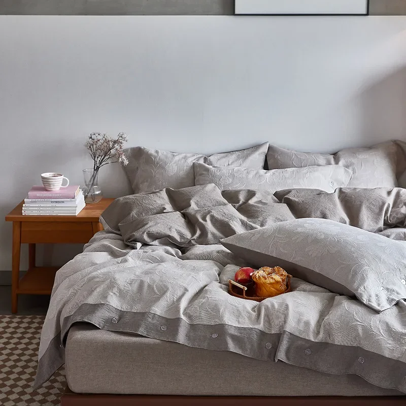 A pure cotton yarn-dyed double-layer yarn jacquard four-piece simple cotton quilt cover sheet skin-friendly bedding
A pure cotton yarn-dyed double-layer yarn jacquard four-piece simple cotton quilt cover sheet skin-friendly bedding