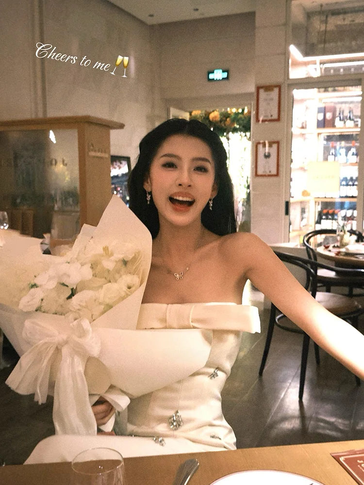 Elegant Birthday Dress Women's Luxury Name Lady Knot Waist Cinched Long Diamond Embellished Strapless Gown
Elegant Birthday Dress Women's Luxury Name Lady Knot Waist Cinched Long Diamond Embellished Strapless Gown