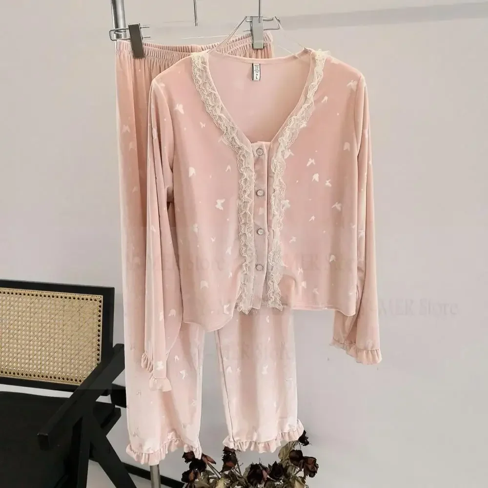 Women's Warm Winter Sleepwear Velvet Pajamas Set Butterfly Jacquard Homewear Sexy Lace Trim Top&pants Warm Velour Pyjamas Femme
Women's Warm Winter Sleepwear Velvet Pajamas Set Butterfly Jacquard Homewear Sexy Lace Trim Top&pants Warm Velour Pyjamas Femme