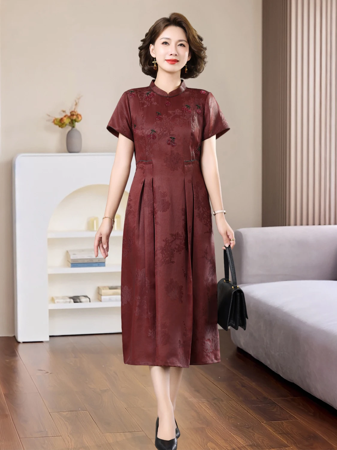 New Chinese Style Wedding Dress Mom Qipao Slimming Silk Sarong Summer Breathable Embroidered Mid-Length Skirt
New Chinese Style Wedding Dress Mom Qipao Slimming Silk Sarong Summer Breathable Embroidered Mid-Length Skirt