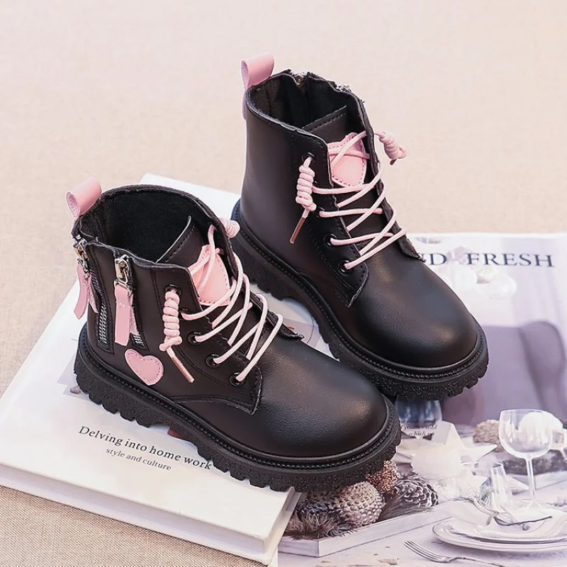 Элегантные повседневные модные ботинки на молнии для маленьких девочек, осенне-зимние теплые ботинки с круглым носком на толстой подошве, удобные детские ботинки со средней подошвой на шнуровке
Элегантные повседневные модные ботинки на молнии для маленьких девочек, осенне-зимние теплые ботинки с круглым носком на толстой подошве, удобные детские ботинки со средней подошвой на шнуровке