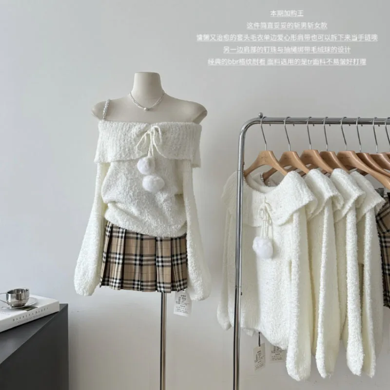 Off-the-shoulder Women's Aesthetic Knit Sweater Winter Fashion Hairball Embellished Women's Sweater Slouchy Sweet Sweater
Off-the-shoulder Women's Aesthetic Knit Sweater Winter Fashion Hairball Embellished Women's Sweater Slouchy Sweet Sweater