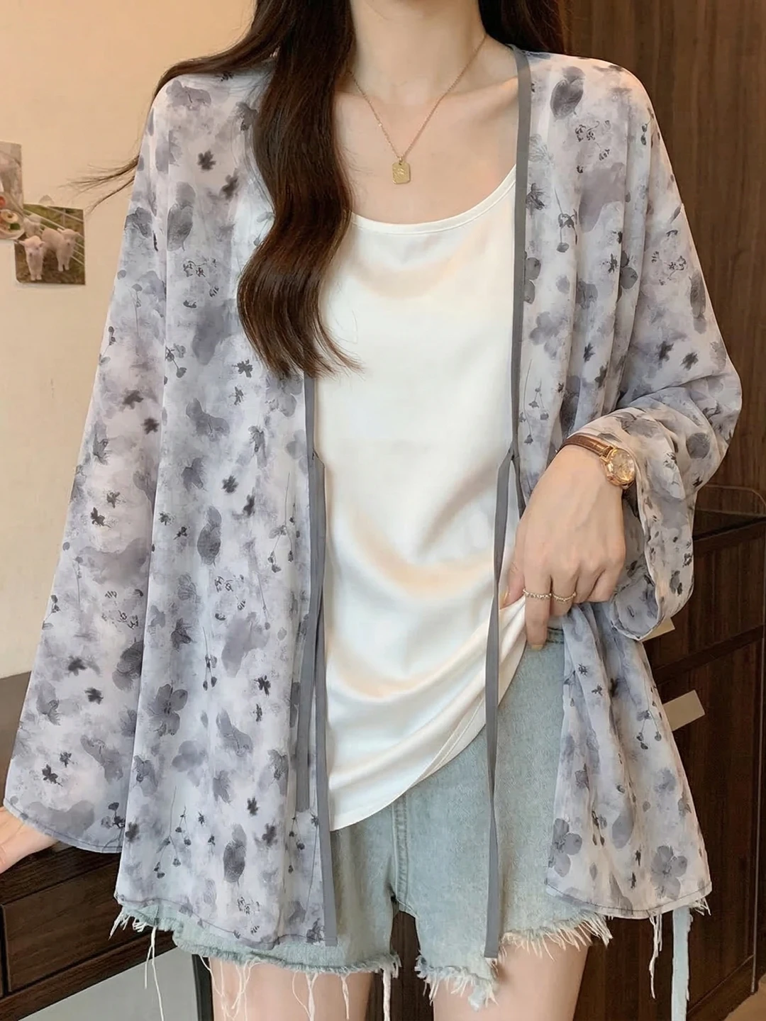 plus Size Floral Print Shirt with Belt Loose Fit New Chinese Style Design Summer Slimming Open Cardigan for Plump Women
plus Size Floral Print Shirt with Belt Loose Fit New Chinese Style Design Summer Slimming Open Cardigan for Plump Women