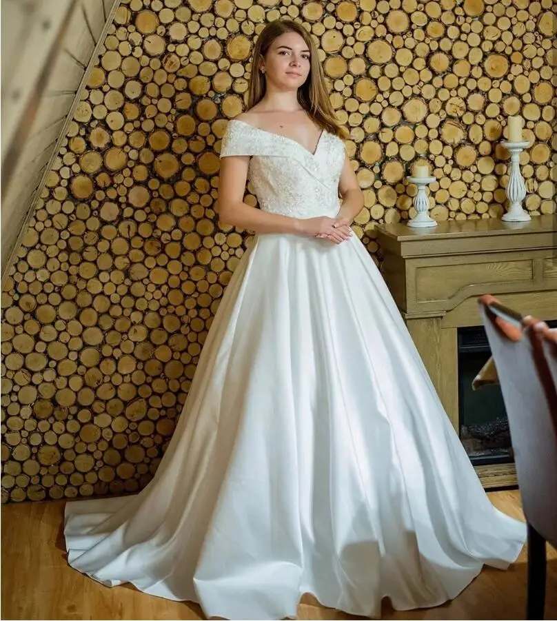 Wedding Dress V-Neck Cap Sleeve Short Sleeve Satin With Court Train Floor Length Lace Appliques Bridal Dresses Robe De Mariee
Wedding Dress V-Neck Cap Sleeve Short Sleeve Satin With Court Train Floor Length Lace Appliques Bridal Dresses Robe De Mariee