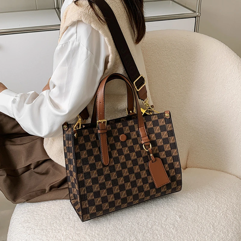 Luxury Brand Women's Handbag, Elegant Leather Tote Bag for All Occasions, Famous Designer Classic Collection
Luxury Brand Women's Handbag, Elegant Leather Tote Bag for All Occasions, Famous Designer Classic Collection