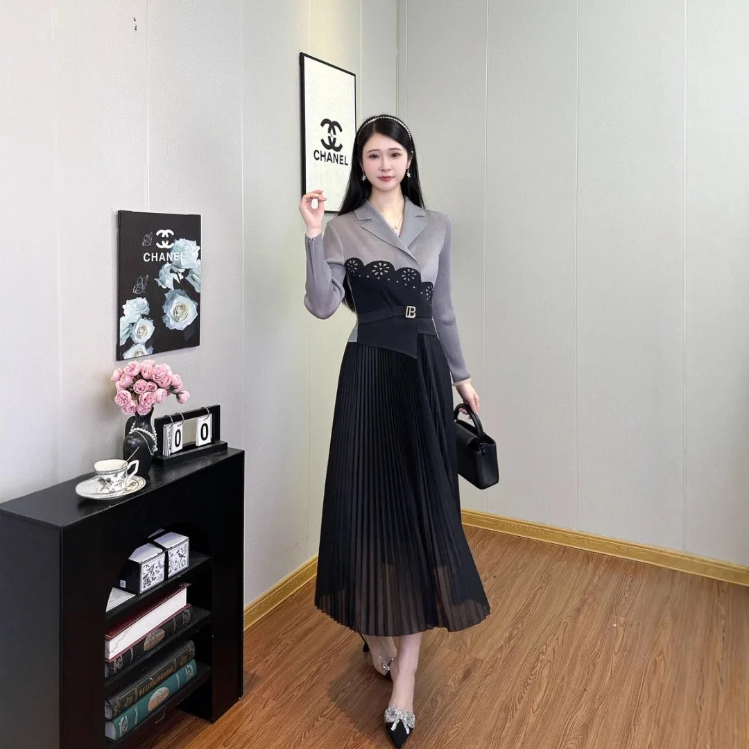 Miyake Pleated A-line Dress Elegant Suit Collar Mid To Long Style Waist Cinching Slimming Women Folds Skirt 2025 Spring New
Miyake Pleated A-line Dress Elegant Suit Collar Mid To Long Style Waist Cinching Slimming Women Folds Skirt 2025 Spring New