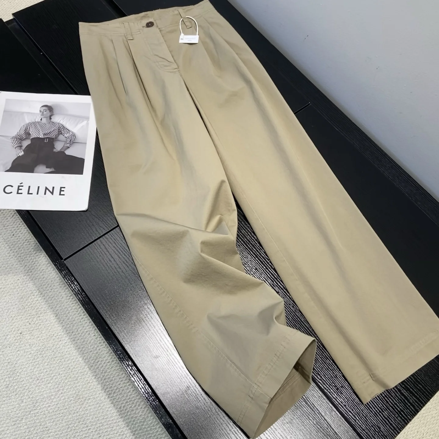 High Waist Wide Leg Casual Pants Double Pleat Desert Color Versatile Straight Cut Casual Pants for Women Cotton Material
High Waist Wide Leg Casual Pants Double Pleat Desert Color Versatile Straight Cut Casual Pants for Women Cotton Material