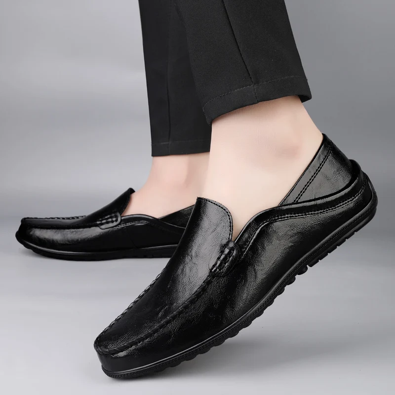 Classic Black Men's Comfortable Foot Cover with Soft Sole Loafers Fashionable New Style Outdoor Cowhide Walkable Driving Shoes
Classic Black Men's Comfortable Foot Cover with Soft Sole Loafers Fashionable New Style Outdoor Cowhide Walkable Driving Shoes