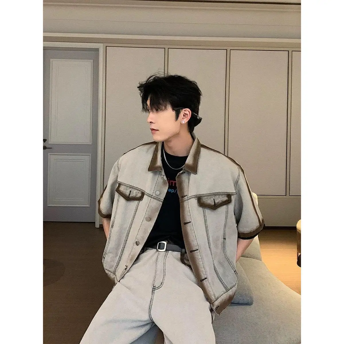 High-End Denim Suit For Summer Men'S New Retro Shirt Trendy Brand A Complete Set Of Fashionable Matching
High-End Denim Suit For Summer Men'S New Retro Shirt Trendy Brand A Complete Set Of Fashionable Matching