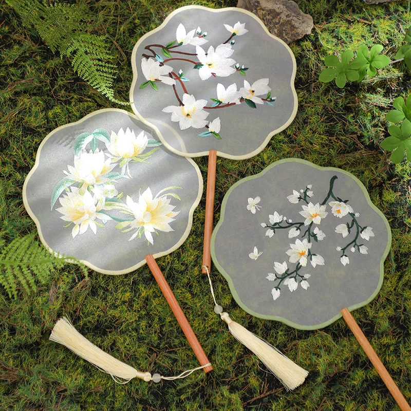 Chinese Style Eight Petal Embroidery Round Fan with Wooden Handle Portable Printed Vintage Fan Dance Wedding Favors
Chinese Style Eight Petal Embroidery Round Fan with Wooden Handle Portable Printed Vintage Fan Dance Wedding Favors
