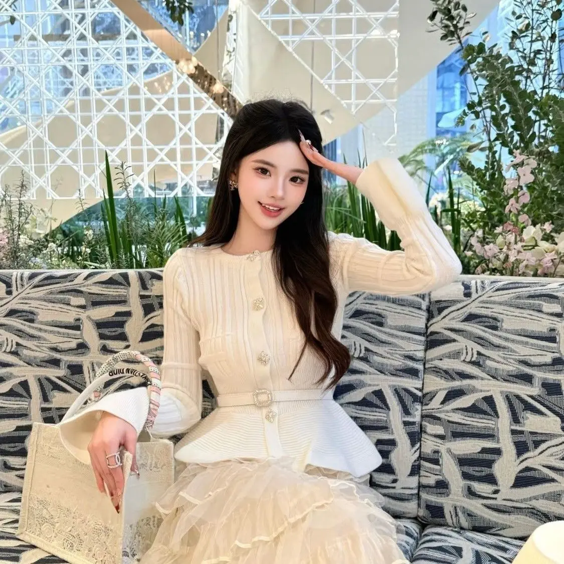 Korean Style Women's Knitted Open Cardigan with Lace Skirt High Waist Puffy Mesh Skirt Diamond Button Waist-Cinching Blouse
Korean Style Women's Knitted Open Cardigan with Lace Skirt High Waist Puffy Mesh Skirt Diamond Button Waist-Cinching Blouse