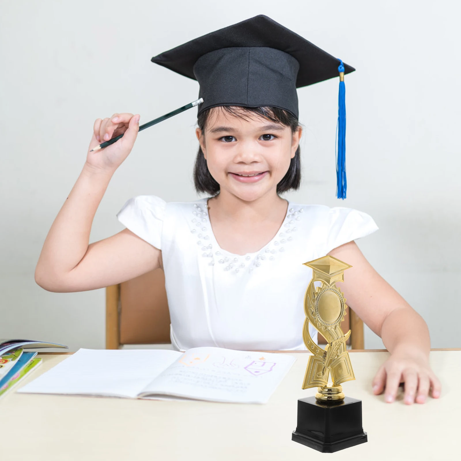 Miniature Awards Kids Graduation Cup Durable Plastic Realistic Bright Elements Small Trophy Children Toy Party
Miniature Awards Kids Graduation Cup Durable Plastic Realistic Bright Elements Small Trophy Children Toy Party