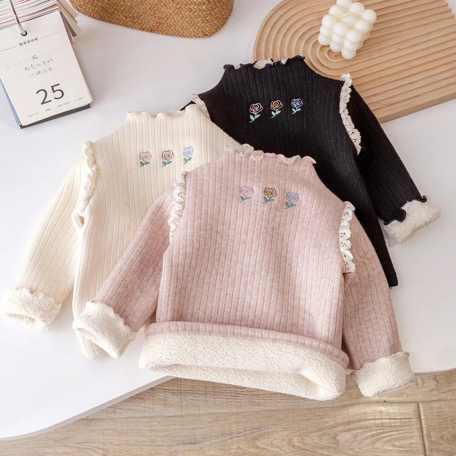 Autumn Winter High Collar Girls Bottoming Shirt Plush Warm Pullover Tops Kids Embroidery Flowers Thick Casual Shirts
Autumn Winter High Collar Girls Bottoming Shirt Plush Warm Pullover Tops Kids Embroidery Flowers Thick Casual Shirts