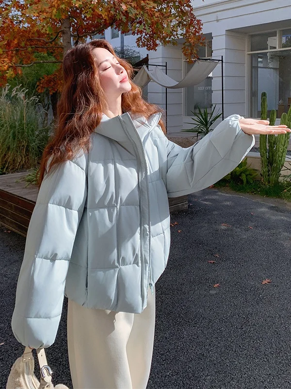 Милая, не объемная женская пуховая куртка с капюшоном, светло-голубая, зимняя теплая верхняя одежда, повседневная, свободного кроя, с наполнителем из белого утиного пуха, новинка 2025 года
Милая, не объемная женская пуховая куртка с капюшоном, светло-голубая, зимняя теплая верхняя одежда, повседневная, свободного кроя, с наполнителем из белого утиного пуха, новинка 2025 года