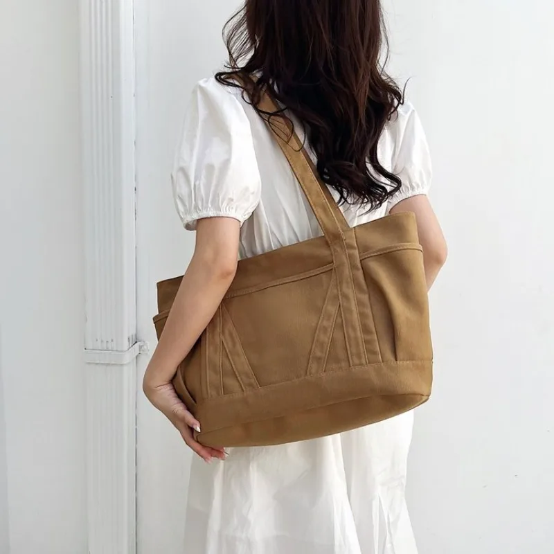 High-End Minimalist Crossbody Bag For Women Luxury Leather Diaper Bag Large Capacity Simple Vintage Fashionable Tote Bag
High-End Minimalist Crossbody Bag For Women Luxury Leather Diaper Bag Large Capacity Simple Vintage Fashionable Tote Bag