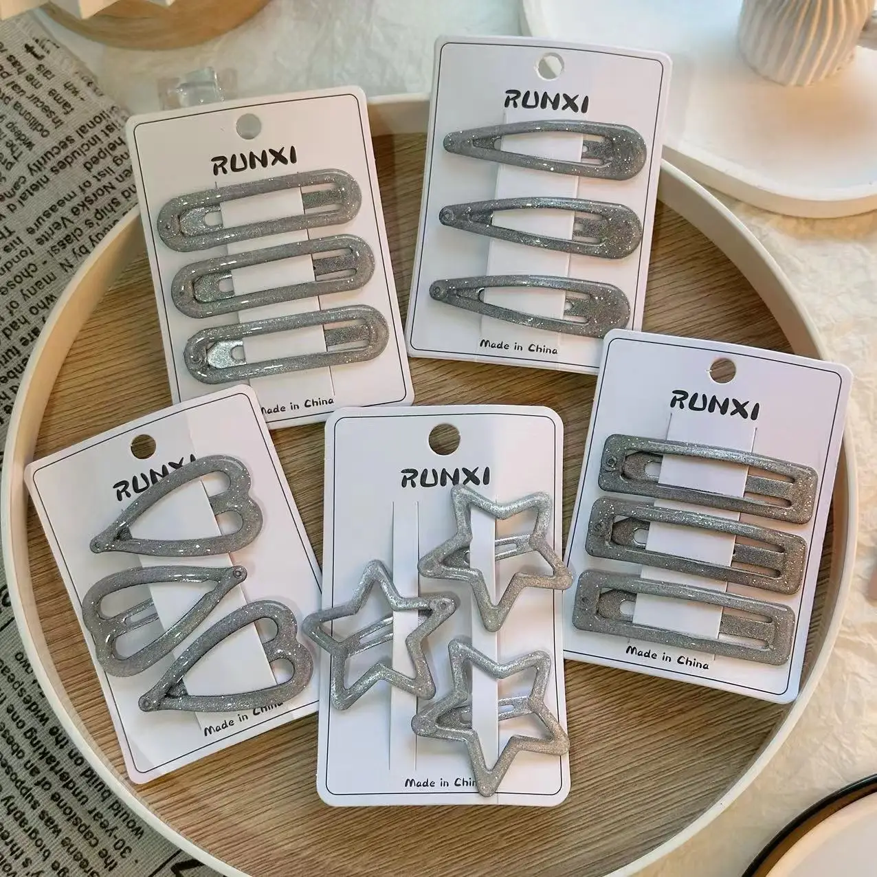 Новая серебряная блестящая заколка для волос со звездой Love BB Clip женская универсальная горячая распродажа от производителя оптом
Новая серебряная блестящая заколка для волос со звездой Love BB Clip женская универсальная горячая распродажа от производителя оптом